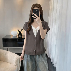 Flattering Slim-fit V-neck Short Sleeve Blouse for Plus Size Women
