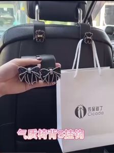 Móc Treo Đồ Sau Ghế Móc S Gấu Bearbrick Nơ Mickey Cao Cấp