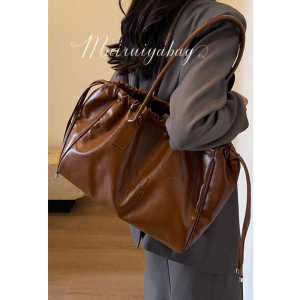Large Capacity Bag Female Autumn and Winter Wild 2024 New Arrival Retro Shoulder Bag Minimalist Texture Ladies Commuter Tote