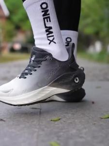 ONEMIX | Soft-soled Shock Absorption Breathable Running Shoes