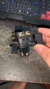 SWITCH ON - OFF MESIN planer mesin sircularsaw Saklar Mesin Circular Saw Maktec MT580 Circle MT583 - SAKLAR MESIN GERINDA on off