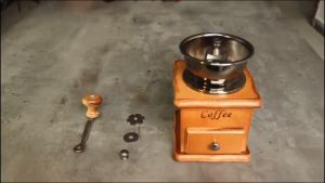 เครื่องบดเมล็ดกาแฟ เครื่องบดกาแฟ Coffee Grinder แบบมือหมุน สแตนเลส (กล่องไม้คลาสสิค) -Coffee