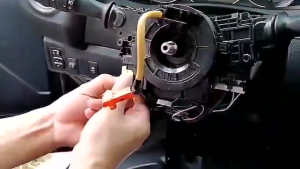 สไปร่อน toyota vigoแท้ แท้ แพรแตร ลานคอ แพรแตร TOYOTA VIGO FORTUNER ALTIS VIOS CAMRY INNOVA วีโก้ 2003-2011 โตโยต้า วีโก้ แพแตร 84306-0K050 12พิน รถถุงลมนิรภัยแฮร์สปริงเซ็นเซอร์สายเกลียวนาฬิกาสปริง 84306-06180 สำหรับ Toyota Levine RAV4 Corolla