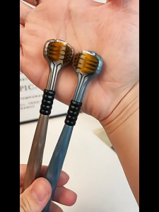 Oralgos adult household three-sided gingival cleaning three-head toothbrush