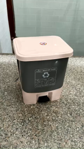 Thùng rác đựng rác gia đình 16 lít có đạp chân mở nắp
