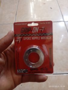 kunci stelan jari-jari sepeda / sepeda motor tersedia model bulat dan pas