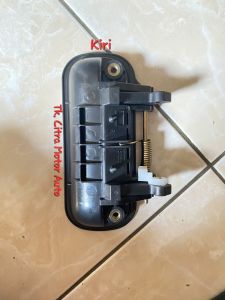 Handle pintu luar mobil isuzu panther