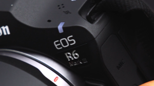 Canon EOS R6 III R6 Mark III & 24-105mm F4 & 24-105mm F4-7.1 | Canon Singapore Warranty