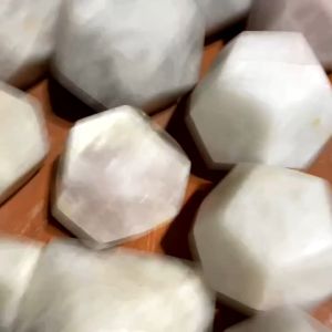 cầu 12 mặt thạch anh tự nhiên hàng tự nhiên nhiều phèn rạn năng lượng cao ( đọc kỹ mô tả để hiểu đặc tính của đá )