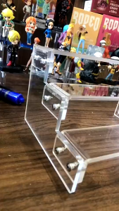 Kệ Bậc Thang Trưng Bày Sản Phẩm Mô Hình Chất Liệu Mica Cao Cấp Bền Đẹp - Nhiều Kích Thước