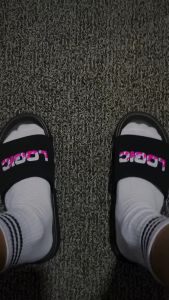 Sandal Pria Slip On Fire Black: Pilihan Terbaik untuk Aktivitas Sehari-Hari