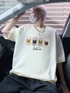 เสื้อยืดแขนสั้นผู้ชาย ทรงหลวม ผ้าฝ้ายแท้ สไตล์ฮ่องกง แฟชั่นสตรีท เสื้อเชิ้ตคอตตอนสีขาว ฤดูร้อน 2025 ใหม่