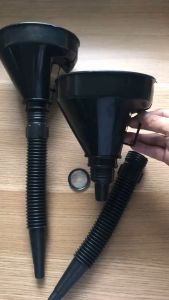 Phễu nhựa có lọc ống nối dài mềm dẻo dễ uốn cong dùng lọc dầu nhớt