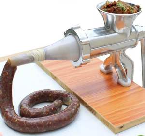 เครื่องบดเอนกประสงค์แบบมือหมุน เบอร์#5 ฟรีกรวยยัดไส้กรอก สามารถบดหมู บดเนื้อ บดปลา บดเครื่องเทศได้ ทำไส้กรอก เครื่องยัดไส้กรอก ประกอบอาหารต่างๆได้อย่างง่ายดาย MK