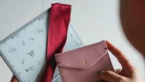 GNOME & BOW Envelope Flap Coin Pouch Card Holder Women (100% Genuine USA Nappa Leather / RFID Blocking)