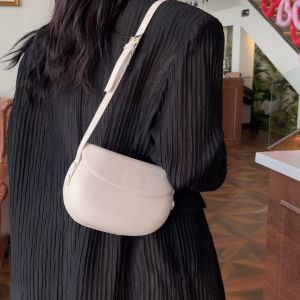 SMTING【🔥มาถึงภายใน 3 วัน】 วัสดุ PU ย้อนยุคยุโรปและอเมริกาสีลูกกวาดกระเป๋าสะพายลำลองทันสมัยอเนกประสงค์เหมาะสำหรับการจับคู่ทุกวัน