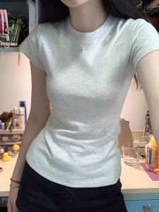 เสื้อยืดคอกลมแขนสั้นผู้หญิง สไตล์เกาหลี ทรงเข้ารูป แฟชั่นฤดูร้อน เสื้อเชิ้ตสไตล์หวาน ลำลอง ปกติ 18-35 ปี
