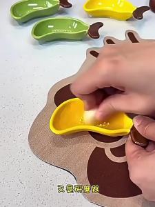 ⚑Multi-functional Manual Banana Grinding Plate Cute Shape Non-Slip Hot Pot Sauce Dish Handmade Garlic Grater Cooking