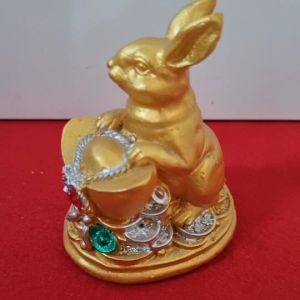 รูปปั้น ตุ๊กตา ปูนปั้น กระต่าย เหยียบเงินทอง 12 นักษัตร ปีเถาะ สีทอง สัตว์มงคล รับทรัพย์ เรียกทรัพย์ โชคดี ของมงคล วางประดับโต๊ะทำงาน ของขวัญ ขนาดเล็ก สูง 10 ซม Rabbit