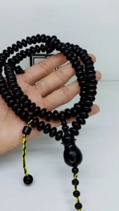 tasbih kayu galih kelor hitam 10 mm butiran pipih