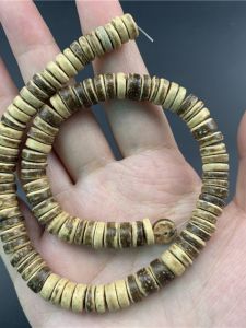 ลูกปัดแยกเปลือกมะพร้าวธรรมชาติสีน้ำตาล ลูกปัดแบนกลม สร้อยข้อมือพระพุทธเจ้า สร้อยคอ DIY อุปกรณ์ตกแต่ง เครื่องประดับแฟชั่นใหม่