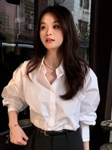 เสื้อเชิ้ตแขนยาวสีขาวสไตล์ฝรั่งเศส ดีไซน์เก๋ไก๋ สำหรับผู้หญิง ฤดูหนาว 2025 เสื้อเชิ้ตกันแดด ทรงสลิมฟิต ผ้าฝ้ายผสมโพลีเอสเตอร์