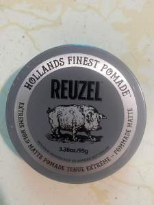 Sáp Reuzel Extreme Hold Matte Pomade Giữ Nếp Rất Cứng – Không Bóng 340g