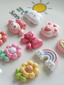 เคสโทรศัพท์มือถือยางยืดรูปดอกทานตะวันสีรุ้งพร้อมหัวเข็มขัดกุญแจติดตู้เย็นรูปเล็บแมว DIY ทำมือ