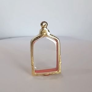 ช้างกระบี่ กรอบพระ เบอร์130 (ขนาดพระ2.3x4.1ซม) กรอบเหรียญ เข้ารูปห้าเหลี่ยม กรอบทองไมครอน กรอบพระสำเร็จ