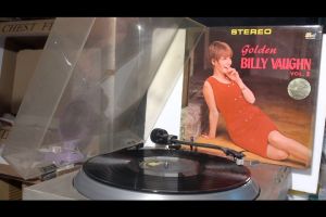 1 แผ่นเสียง 12นิ้ว n71 BILLY VAUGHN บรรเลง แผ่นVG+ริ้วรอยบาง เสียงรบกวนมีนิดหน่อยไม่มีรอยลึก แผ่นล้างทำความสะอาดแล้ว ปกVG++มีตำหนิขอบนิดหน่อย