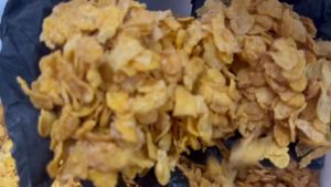 คอร์นเฟลกส์ เคลือบคาราเมลน้ำผึ้ง ผสมธัญพืช (Honey caramel cornflakes mix grains) หอม กรอบ อร่อย คัดสรรสิ่งดีเพื่อสุขภาพ