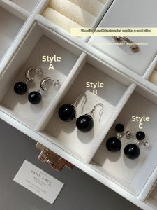CAFFTI | Cold and Minimalist Black Agate and Pearl Earrings