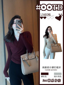 ลดราคา Premium ผู้หญิง คอวี เสื้อยืดแขนยาว ผ้าขนแกะ ปัดขน สลิมฟิต สีบริสุทธิ์ พลีท สไตล์การเดินทาง ฤดูใบไม้ผลิ แฟชั่น