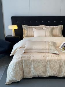 2024 Bộ bốn món thêu nổi mới vỏ chăn thêu ga trải giường sang trọng nhẹ nhàng không phải cotton đầy đủ cotton nguyên chất 1.8m Đồ Dùng Trên Giường