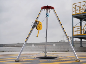 Rescue Tripod with Hand Winch 30M 3 Legs Emergency Rescue Tripod for Tunnel Confined Space Rescue Lifting & Pulling
