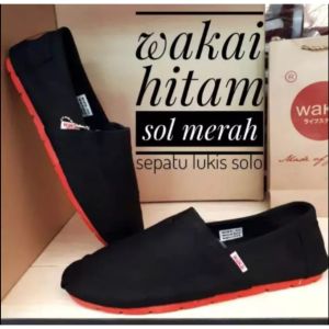 Sepatu Slip-On Trendy hitam Sol merah model capung