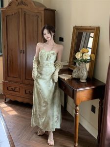 ชุดเดรสยาวคอวีแขนกุดทรงเอสไตล์ฝรั่งเศสสำหรับผู้หญิงในฤดูร้อน ดีไซน์เก๋ไก๋ กระโปรงทรงเอ กระโปรงยาวปานกลาง