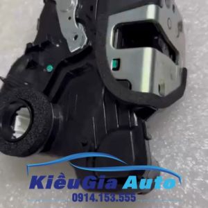 Ổ khóa ngậm cánh cửa Toyota Vios 2008-2013 6904006110
