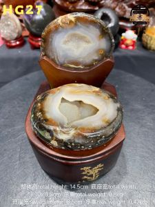 decoration jubaopen agate open polished outer with super shine crystal ✨闪晶满天星💯天然玛瑙聚宝盆💰 盆形圆美天然黑玛瑙带黄幽灵👍  盆里满天星闪亮白水晶✨ + 特制实木底座整体高total height: 14.5cm  底座宽total width: 10x11.5cm  总重total weight: 0.8kg玛瑙宽raw diameter: 8.5cm  净重raw weight: 0.42kg