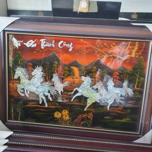Tranh sơn mài -MÃ ĐÁO THÀNH CÔNG size 40x60 cm khảm cừ cao cấp