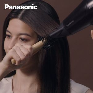 Panasonic Hair Dryer 2000 วัตต์ รุ่น EH-ND65-KL กำลังไฟ 2000 วัตต์ ระหว่างความร้อนสูงเกินไป และปรับอุณภูมิร้อนเย็น พลังเทียบเท่ากับไดร์เป่าผมขนาด 2300 วัตต์ พับเก็บได้