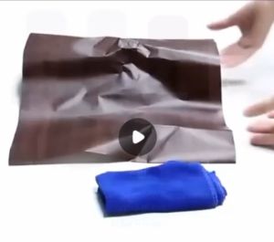 Wallpaper Dinding Motif Kilap Segitiga 3D Geometris Ruang Tamu