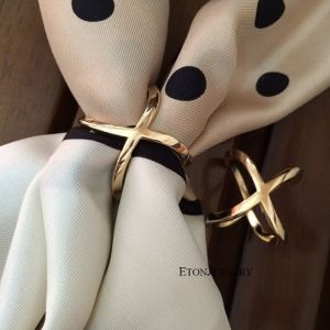 ห่วงรัดผ้าพันคอ x คุณภาพสูงเรียบง่ายแมทช์ลุคง่ายแบบต่ำห่วงรัดผ้าพันคอไหมแท้ H เหล็กไทเทเนียมสไตล์ยุโรปและอเมริกาผ้าพันคอทรงสี่เหลี่ยมเข็มกลัดติดมุมเสื้อผ้าเข็มกลัดติดหน้าอก