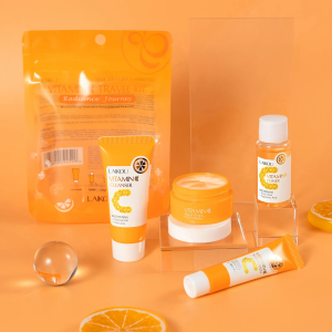 ชุดผลิตภัณฑ์บำรุงผิววิตามินซี 4 ชิ้น ชุดเดินทาง ประกอบด้วย คลีนเซอร์ โทนเนอร์ เอสเซนส์ ครีม พร้อมสารป้องกันแสงแดด ทำความสะอาดล้ำลึก บำรุงผิวชุ่มชื้น ดูแลผิวหน้า