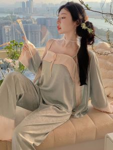 ชุดนอนผ้าไหมน้ำแข็งแขนยาวผู้หญิงพร้อมแผ่นเสริมหน้าอก เสื้อผ้าใส่ในบ้านสไตล์ใหม่ฤดูร้อน ชุดสามชิ้น คอวี แขนยาว ชุดนอน