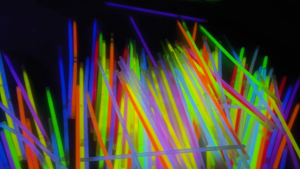 HOMEMORY 200PCS Glow Stick Bracelets Glowsticks Bracelet In The Dark Holiday Party Decoration Kids Gift