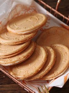 French Style Thin Pancake Cream Filled Biscuit Nutritious Breakfast Snack Crispy Biscuit Super Delicious Leisure Food