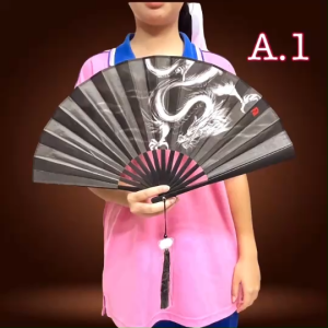 พัด พัด10.6นิ้ว แบบมีพู่สวยงาม ด้ามพลาสติก เนิ้อผ้าไหมทอง แข็งแรงทนทาน ลวดลายสวยงาม เป็นมงคล พกพาง่าย พับเก็บได้ พัดจีน