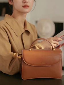 กระเป๋าถือหนังแท้สไตล์ย้อนยุคสำหรับผู้หญิง กระเป๋าสะพายไหล่ข้างเดียวสำหรับเดินทาง กระเป๋าสี่เหลี่ยมเล็กสีแดง กระเป๋าแต่งงาน กระเป๋าถือขนาดกลาง