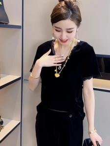 เสื้อยืดผู้หญิงคอวีแขนสั้นประดับคริสตัลสไตล์ยุโรป ฤดูใบไม้ผลิ 2025 แฟชั่นใหม่ เสื้อชั้นในลายผีเสื้อหลังเปิด